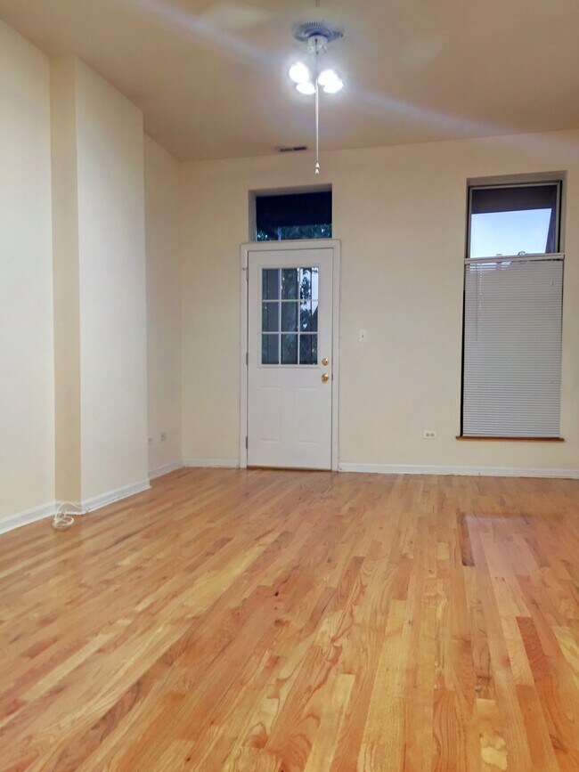 Foto del edificio - 1431 W Huron St