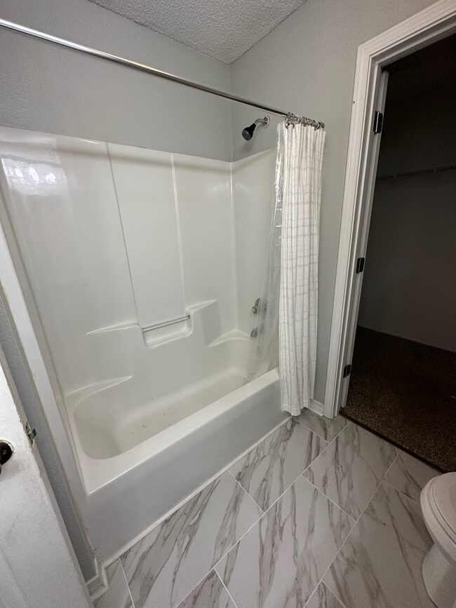 Foto del edificio - 111 Wildflower Ln