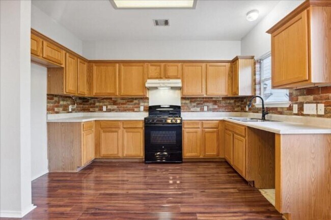 Foto del edificio - 14425 Lilley Brook Cove