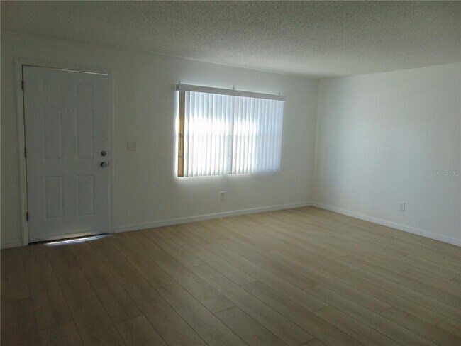 Foto del edificio - 9119 Tudor Dr