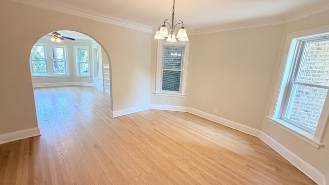 Building Photo - 5706 N Maplewood Ave