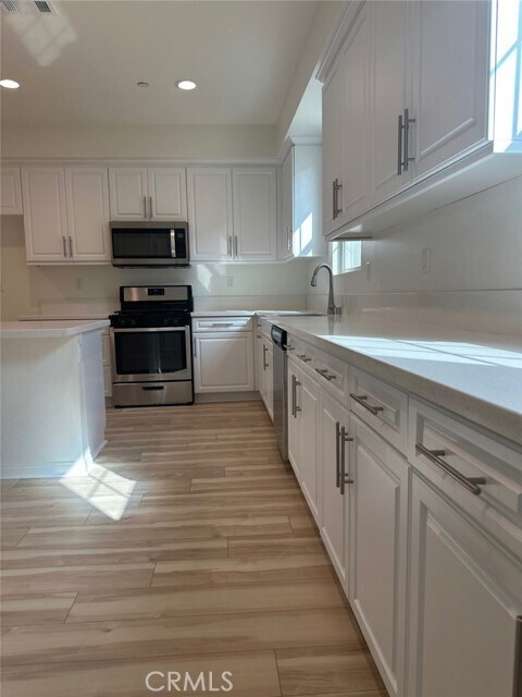 Foto del edificio - 6912 Cottonwood Ln