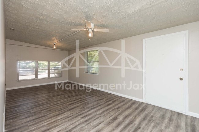 Foto del edificio - 2055 Talladega Rd