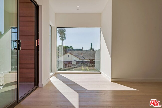 Foto del edificio - 1201 N Zachary Ln