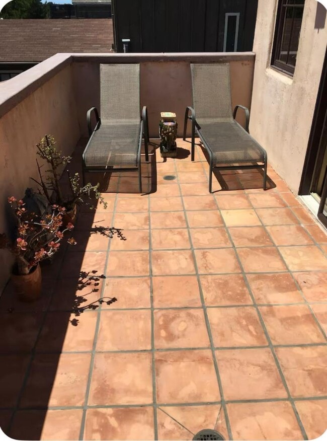 Foto del edificio - 759 Rockaway Beach Ave