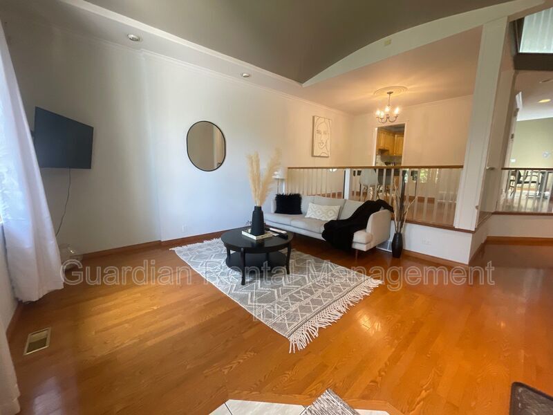 Photo principale - 1227 Regina Ave