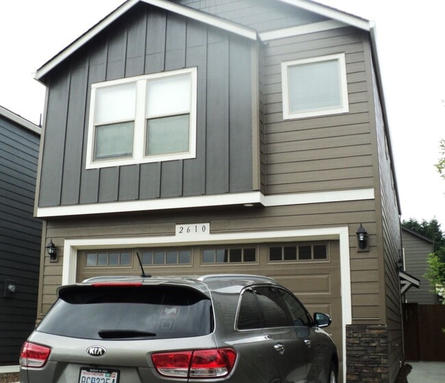Building Photo - Beautiful  Home Great Location