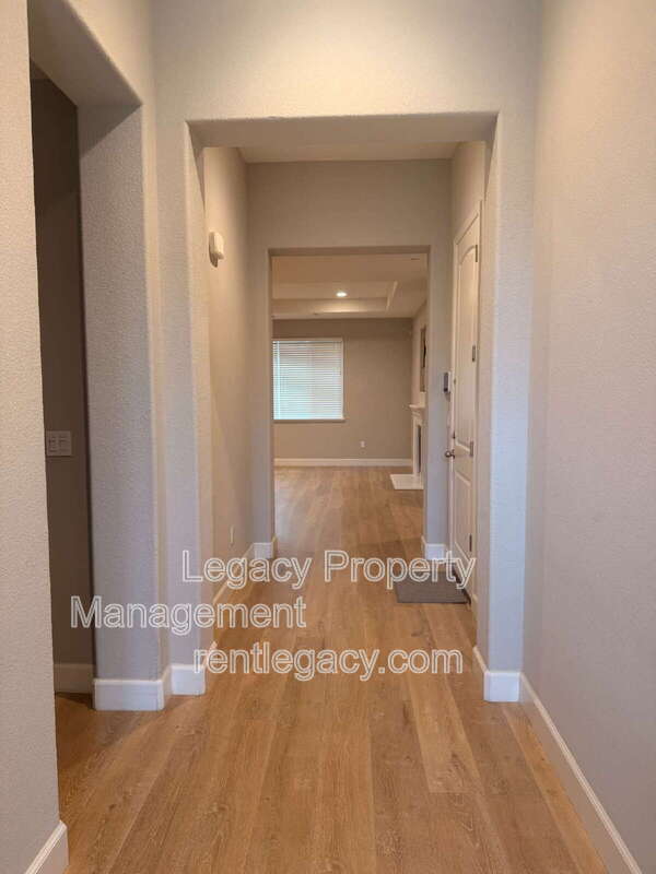 Foto del edificio - 452 Aster St