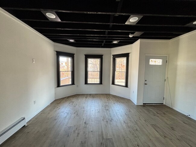 Building Photo - 96 River St