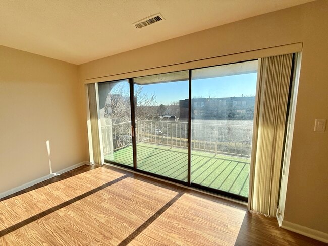 Foto del edificio - 1006 Paradise Rd