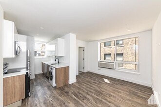 Building Photo - 941 W Carmen Ave