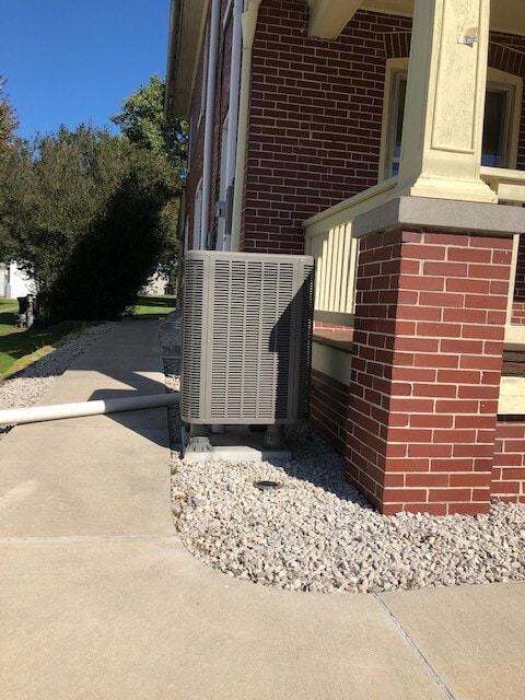 Building Photo - 1359 W Main St