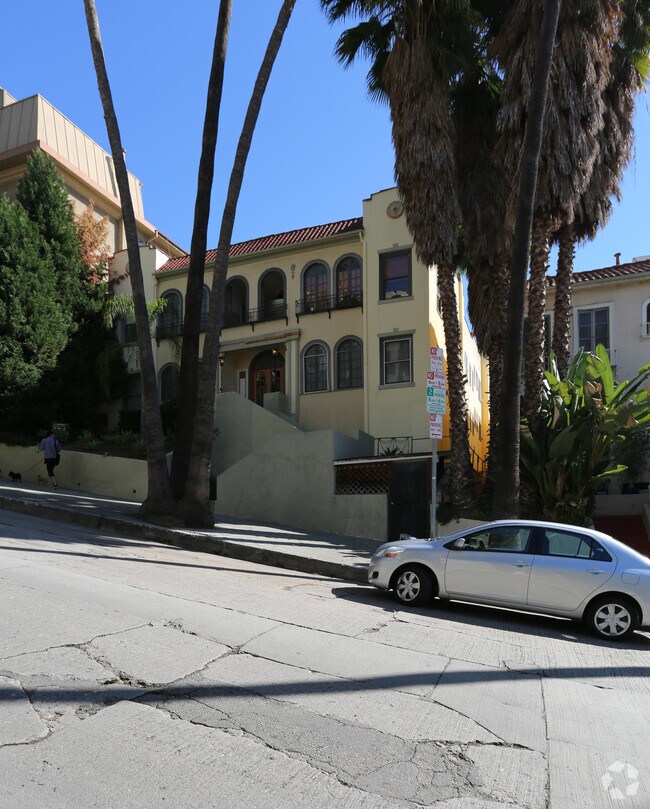 Foto del edificio - 1930 Whitley Ave