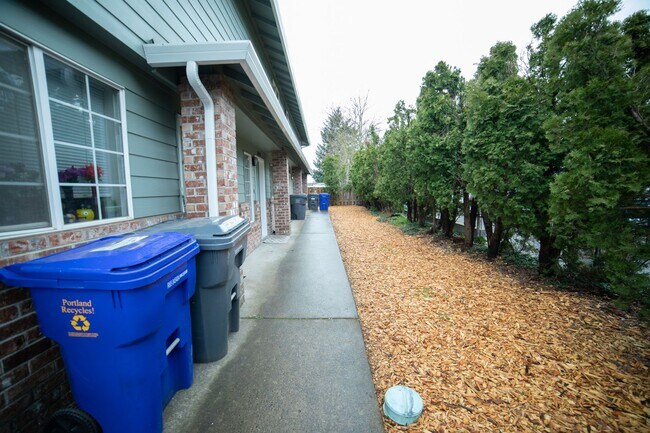 Foto del edificio - 3411-3423-3423 SE 85th Ave