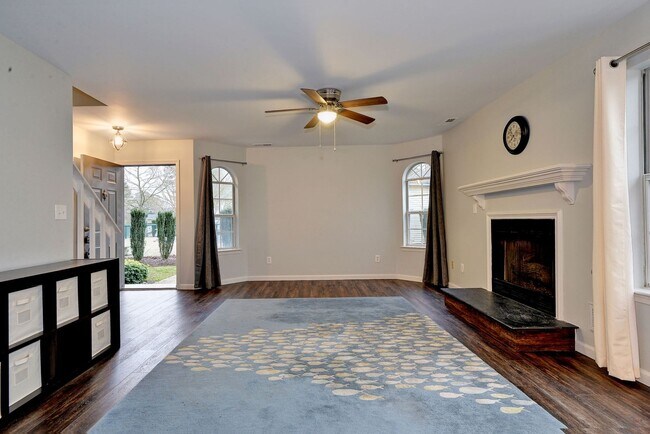 Foto del edificio - OPEN HOUSE SAT 4/13/24 11:30 AM - 12:30 PM