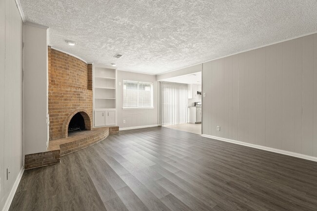 Building Photo - 15911 Mill Point Dr