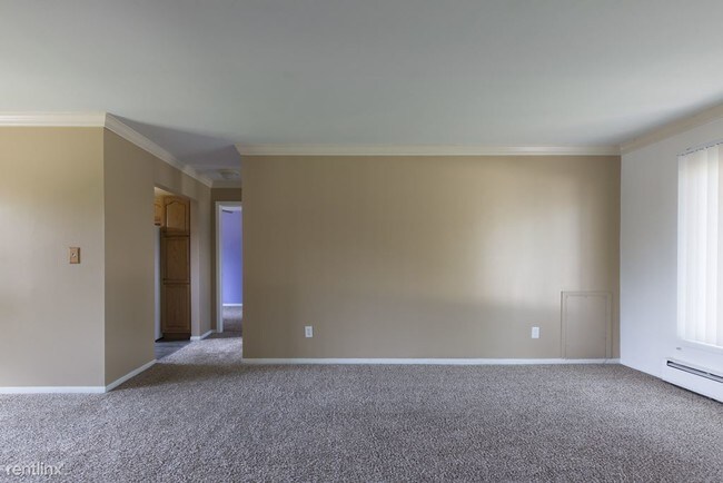 Building Photo - 2 br, 1 bath House - 11420 Canal Rd # 203