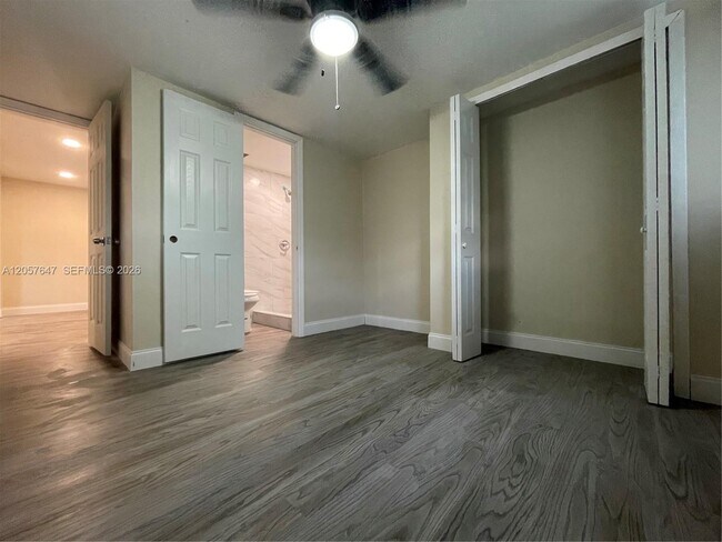 Building Photo - 10292 SW Sandalfoot Blvd
