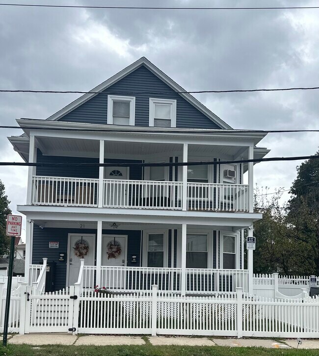 Frente de la propiedad - 21 Radcliffe Ave