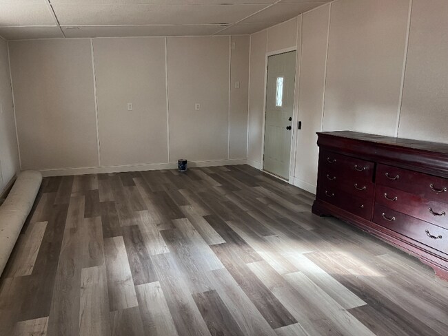 Building Photo - 824 Meadow Ave