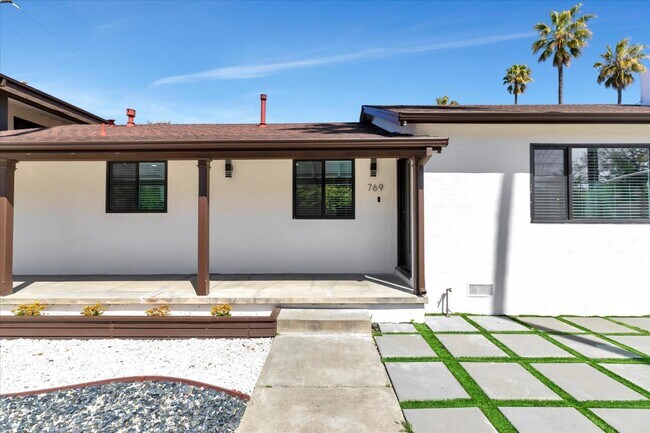 Foto del edificio - 769 Coe Ave