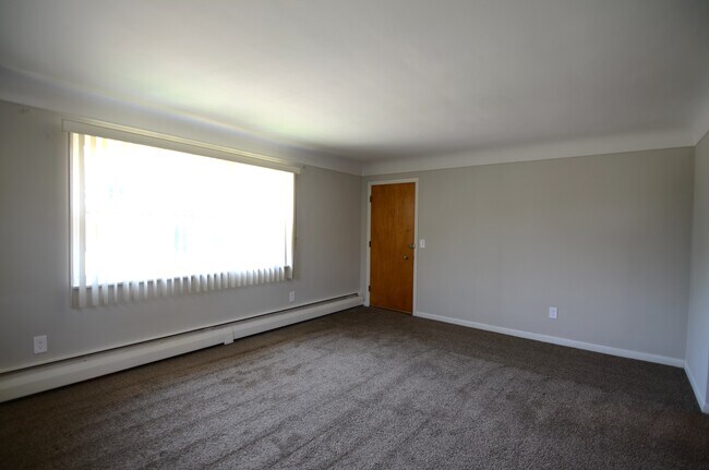 Foto del edificio - 3230 Blueacres Dr
