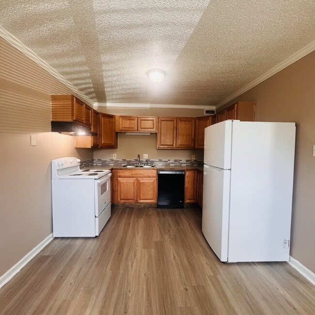 Building Photo - Welcome Home to your 2 Bedroom | 1 Bathroom Apartment Home located at Chateau Royal in Orange, TX!