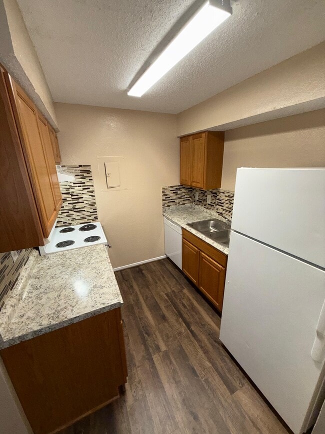 Foto del edificio - 2701 Green Oaks Rd