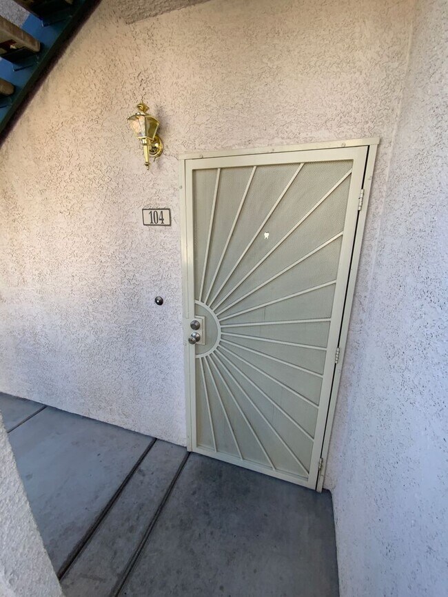 Foto del edificio - Summerlin  2 Bed / 2 Bath Ground floor Con...
