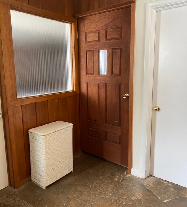 Foyer - 6342 Waterway Dr
