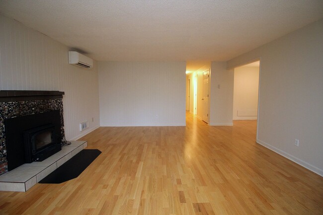 Building Photo - Beautiful Oregon City 3 bedroom, 2 bath Ra...