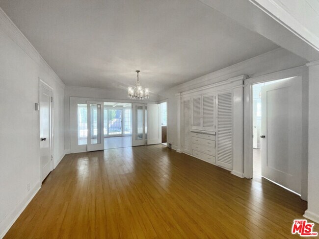 Foto del edificio - 4919 Elmwood Ave