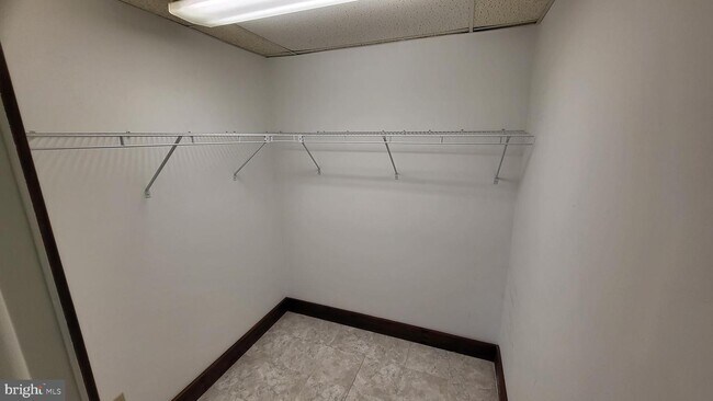 Foto del edificio - 217 E Market St