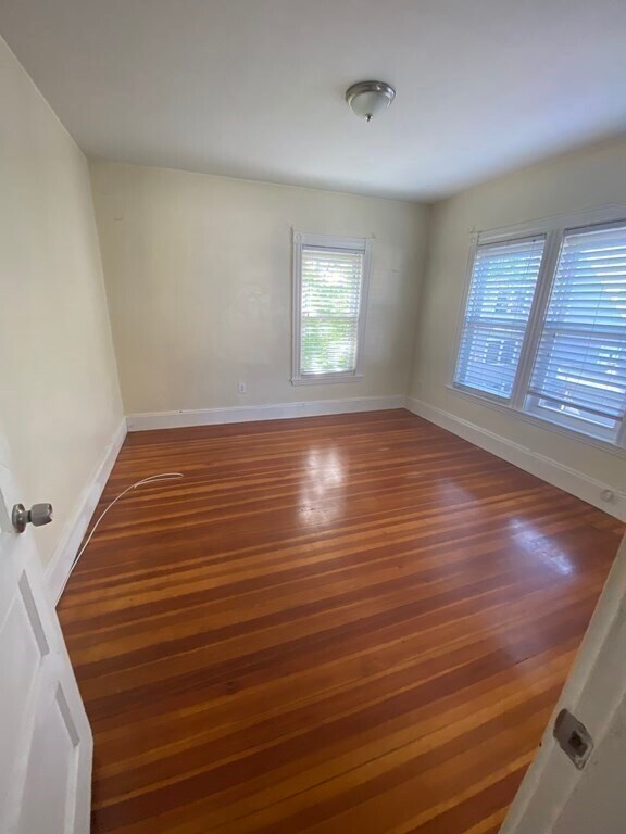 Foto del edificio - 7 Oak Square Ave