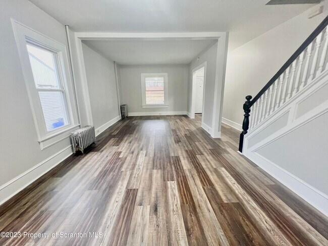 Building Photo - 606 Taylor Ave