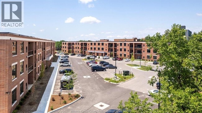 Building Photo - 3180 Meadowbrook Ln