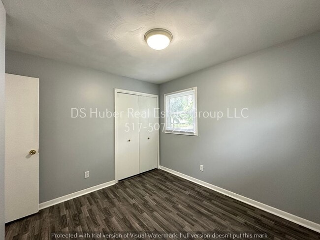 Building Photo - 5916 Piper Ave