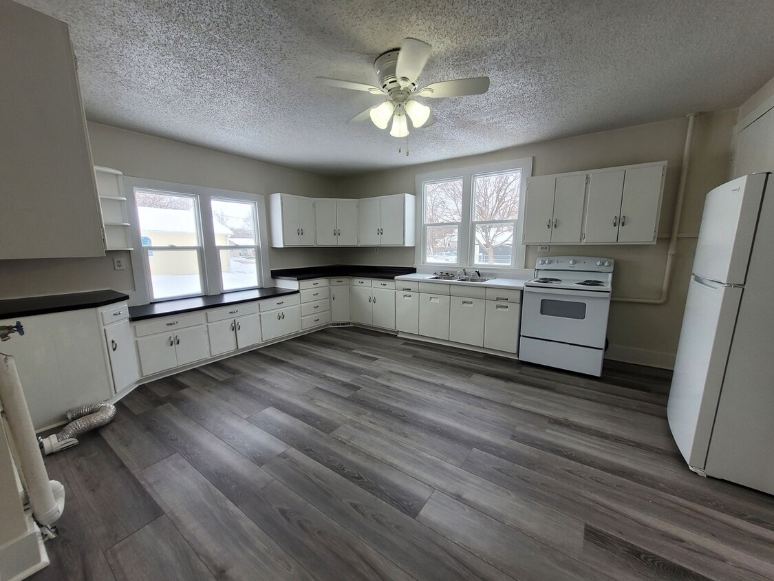 Foto principal - Recently remodeled 3 bedroom, large kitchen