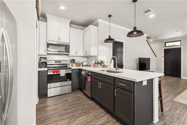 Foto del edificio - 906 Fairview Ave