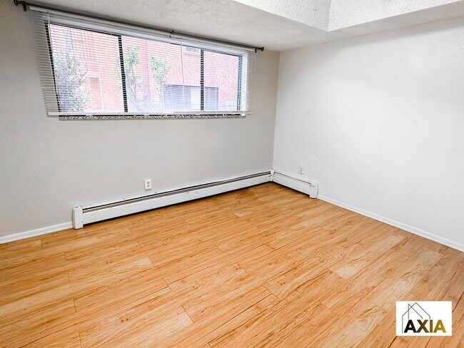 Foto del edificio - 1200 College Ave