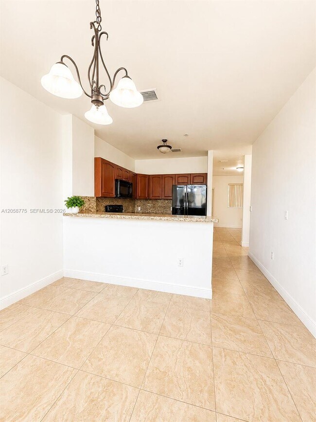 Foto del edificio - 18120 NW 59th Ave
