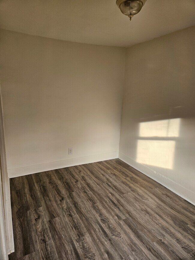 Dormitorio - 317 N Norton St