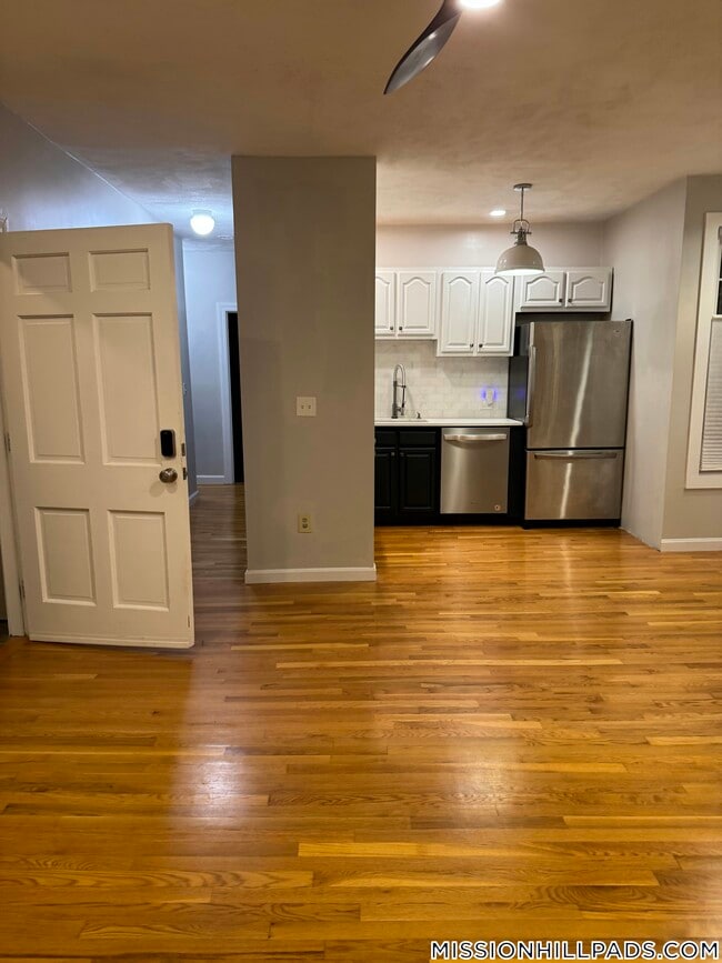 Building Photo - 120 Highland St