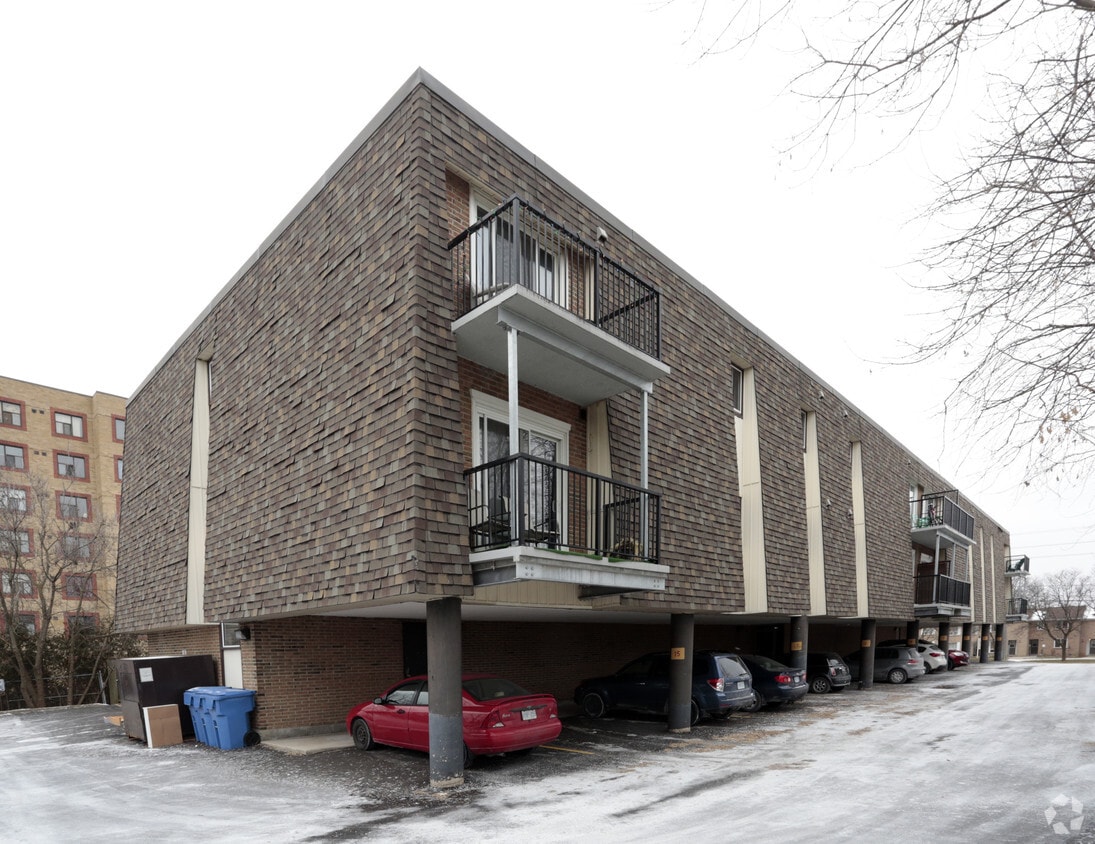 Building Photo - Willow Hill Condiminiums