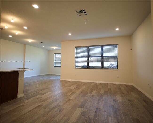 Building Photo - 8293 Cadre Noir Rd