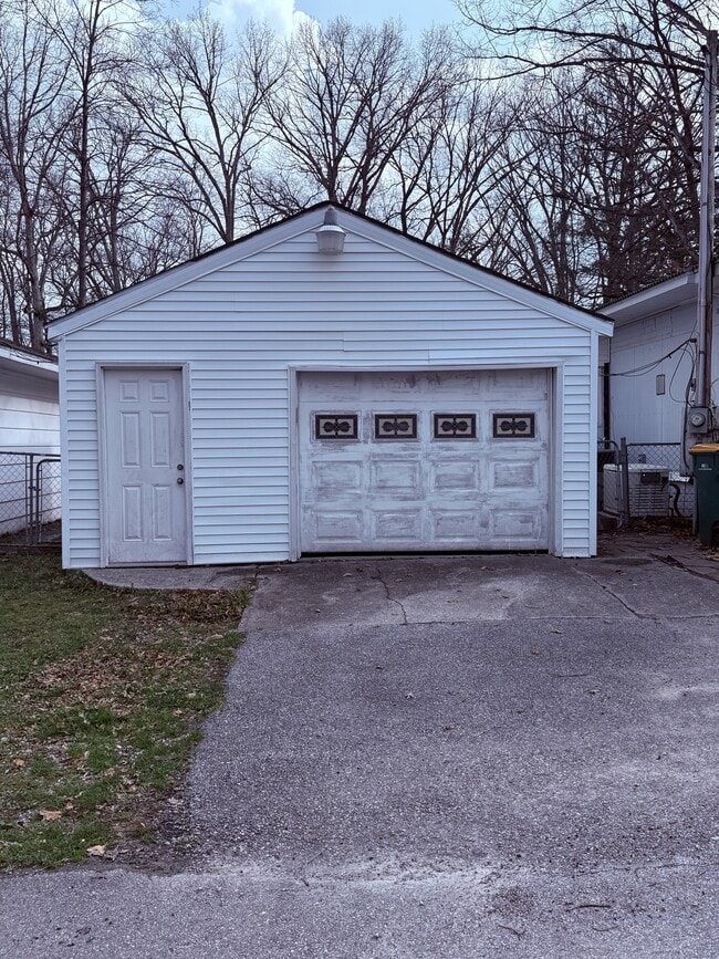 Building Photo - 11322 W Paradise Rd