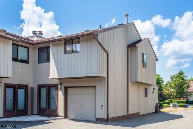 Building Photo - 250 Ridgedale Ave