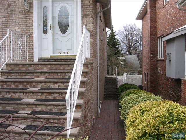 Building Photo - 336 E Columbia Ave
