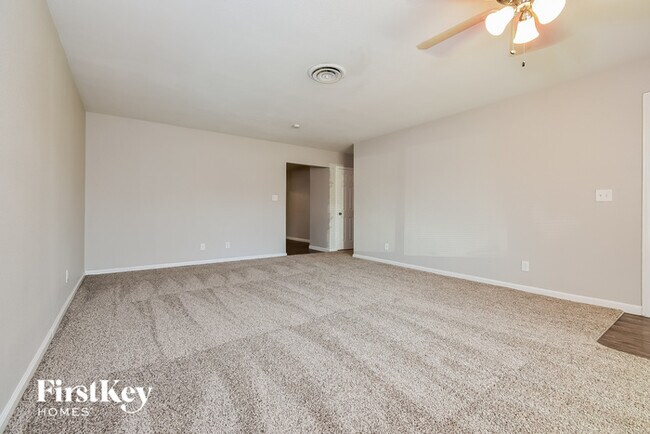 Building Photo - 385 Jann Dr