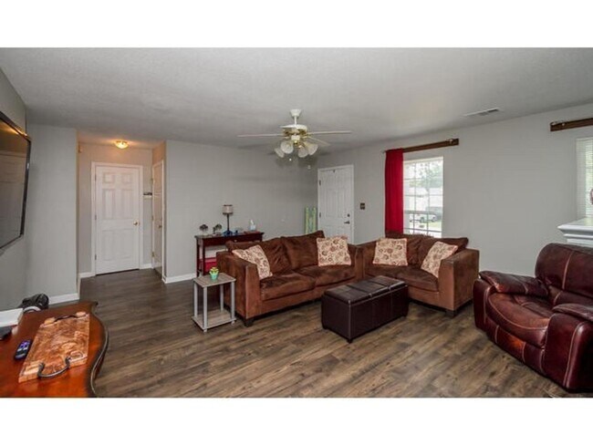 Foto del edificio - 3 bedroom, 2 bath home in Amherst off of C...